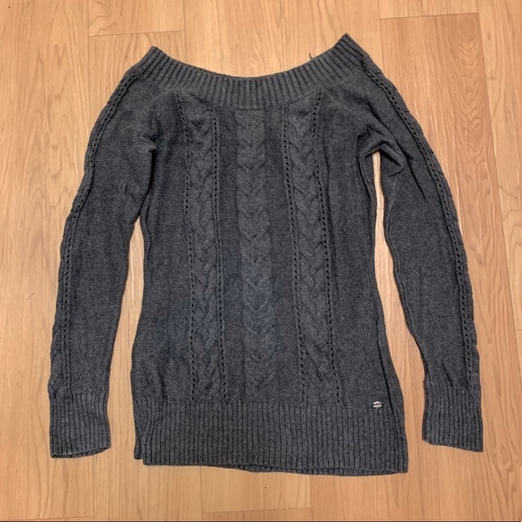 Guess Sweaters - ✨HP✨ 🌺 2/$25 GUESS dark gray sweater